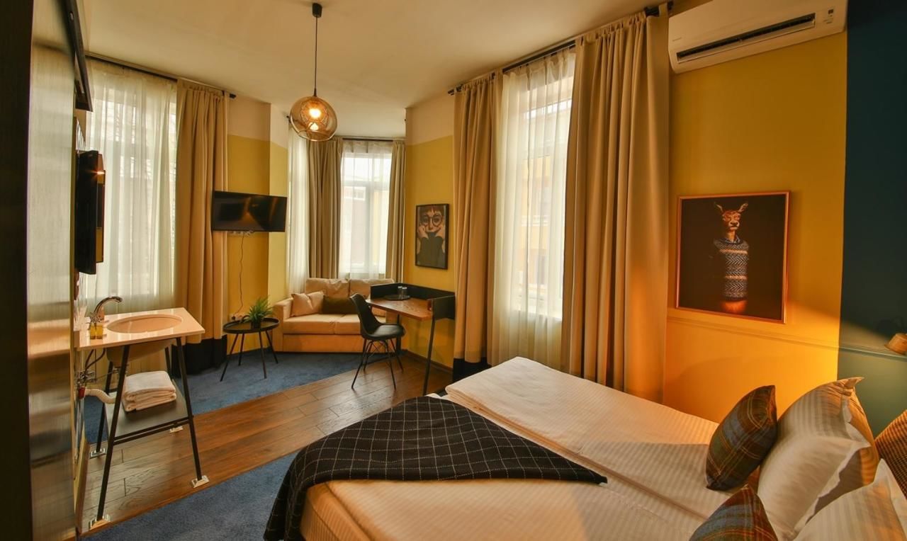Отель JUST rooms & wine Варна-4