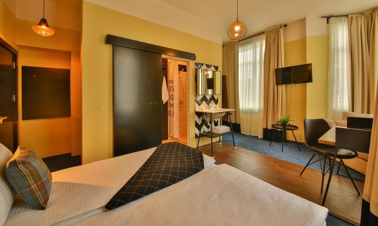 Отель JUST rooms & wine Варна-35