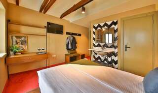 Отель JUST rooms & wine Варна Двухместный номер с 1 кроватью и балконом-2