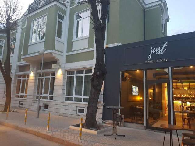 Отель JUST rooms & wine Варна-6